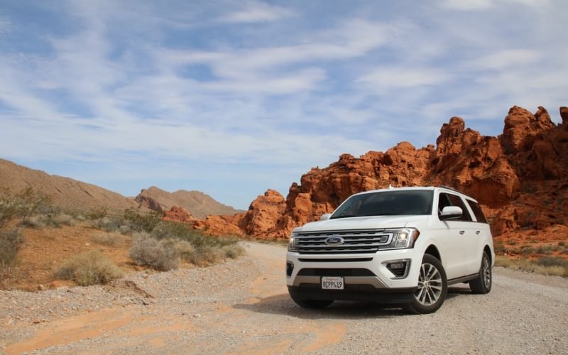Why Should You Rent A Luxury SUV Car?