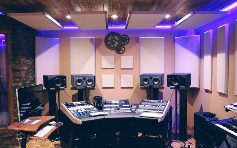 Some Critical Factors to Consider while Choosing Music Production Courses Online